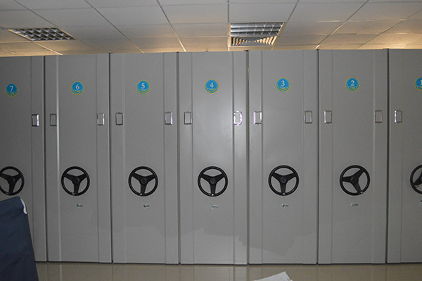 1594889176714295.jpg 廣州市第十二人民醫(yī)院病案密集架現(xiàn)場(chǎng)圖